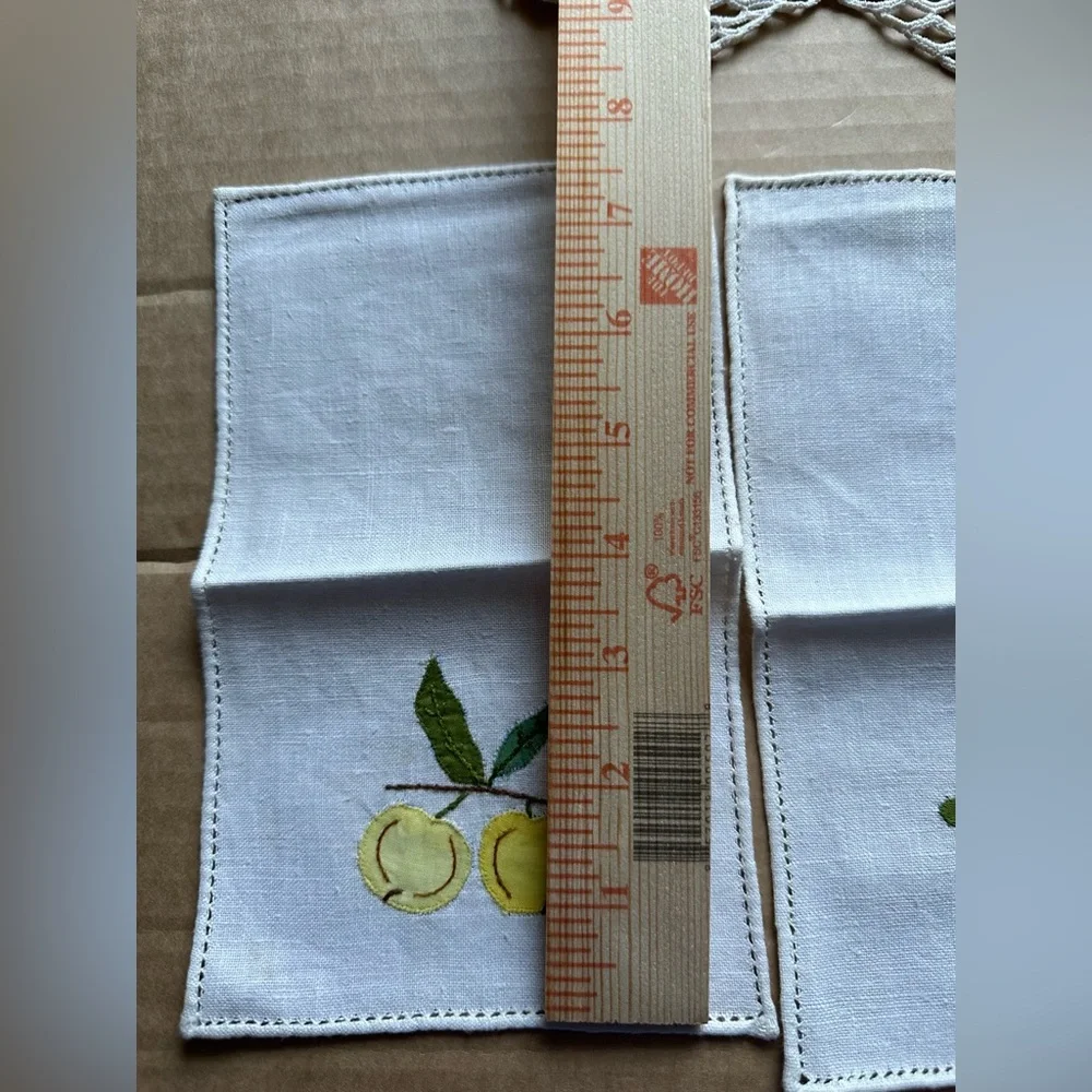 Vintage 7 pieces Spring Themed Mismatched Linens lot
